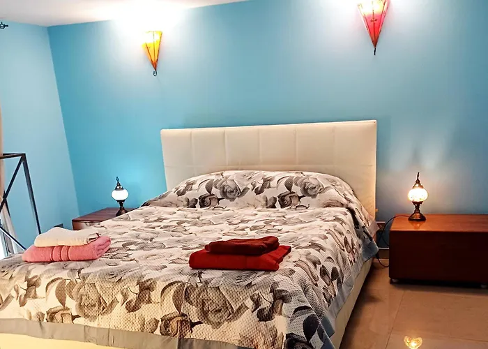Goldencube Guest House